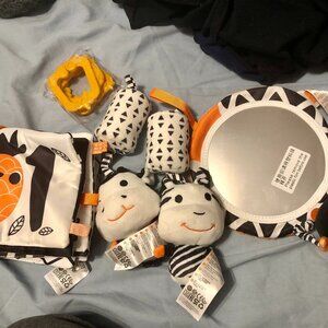 NIB Tumama Kids Black & White High Contrast Baby Sensory Toys Set
